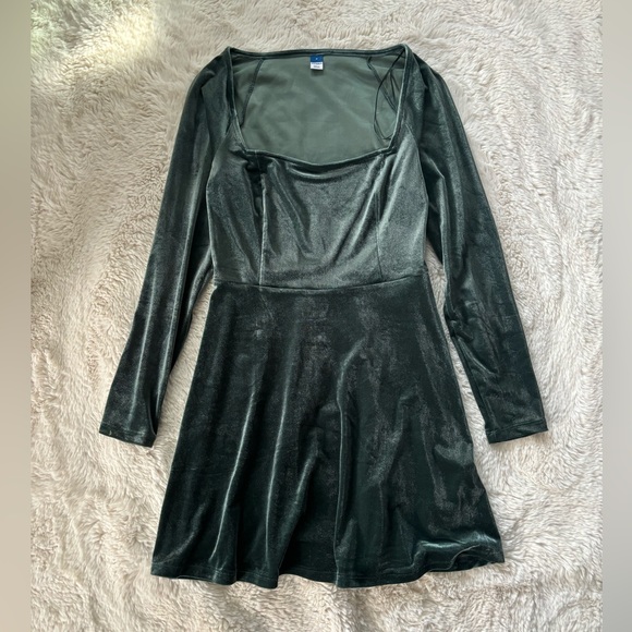 Old Navy Dresses & Skirts - NWT Old Navy Green Velvet Long Sleeve Mini Dress